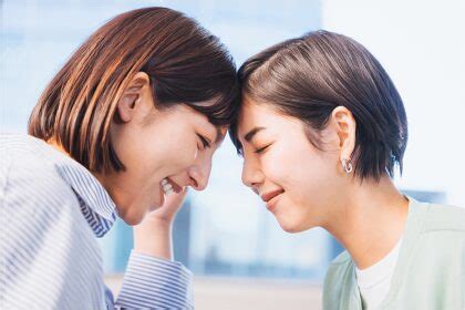 女性同士 付き合う|女性同士の同性カップルの恋愛は？出会いから付き合。